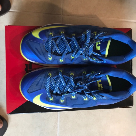 Nike - Lebron James size 9 1/2 - Picture 4 of 4